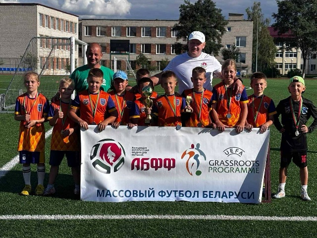 Поздравляем юных футболистов!